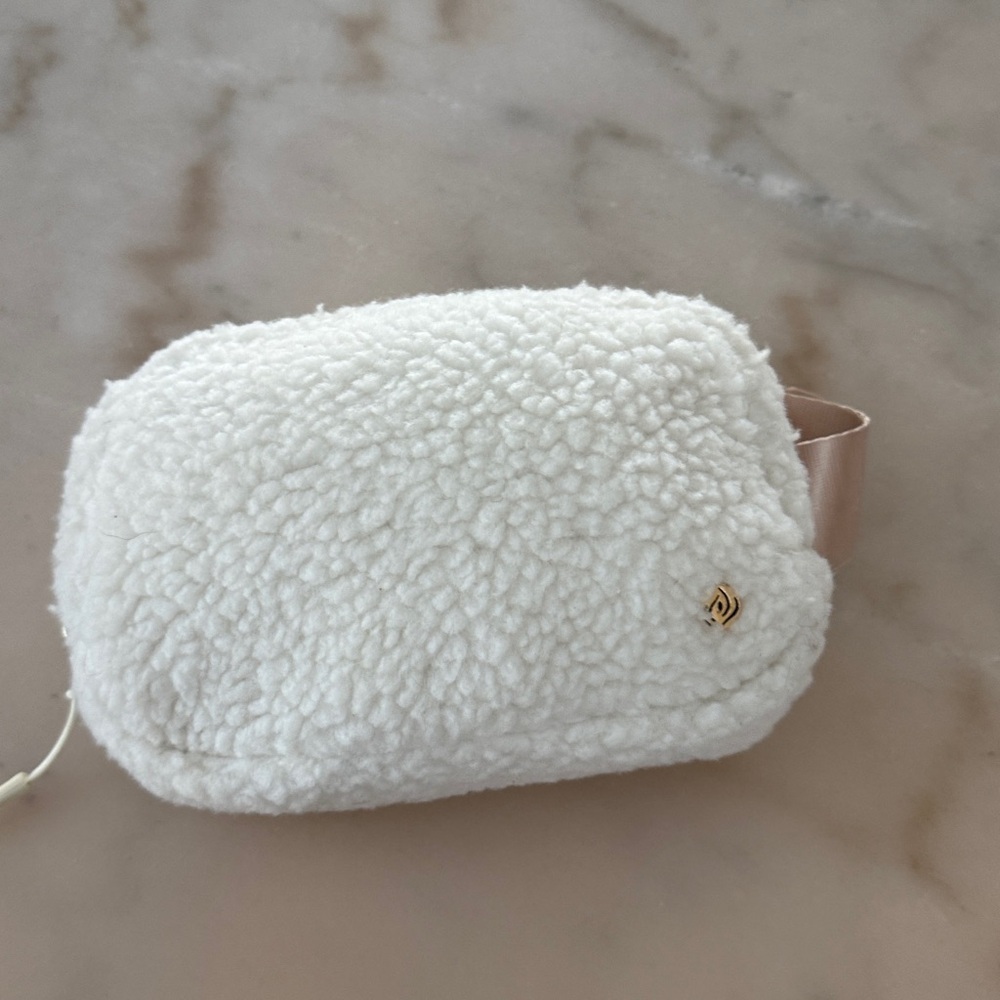 Apana Studio to street cozy sherpa belt bag fanny bag white cream beige OS NWOT - Picture 5 of 11